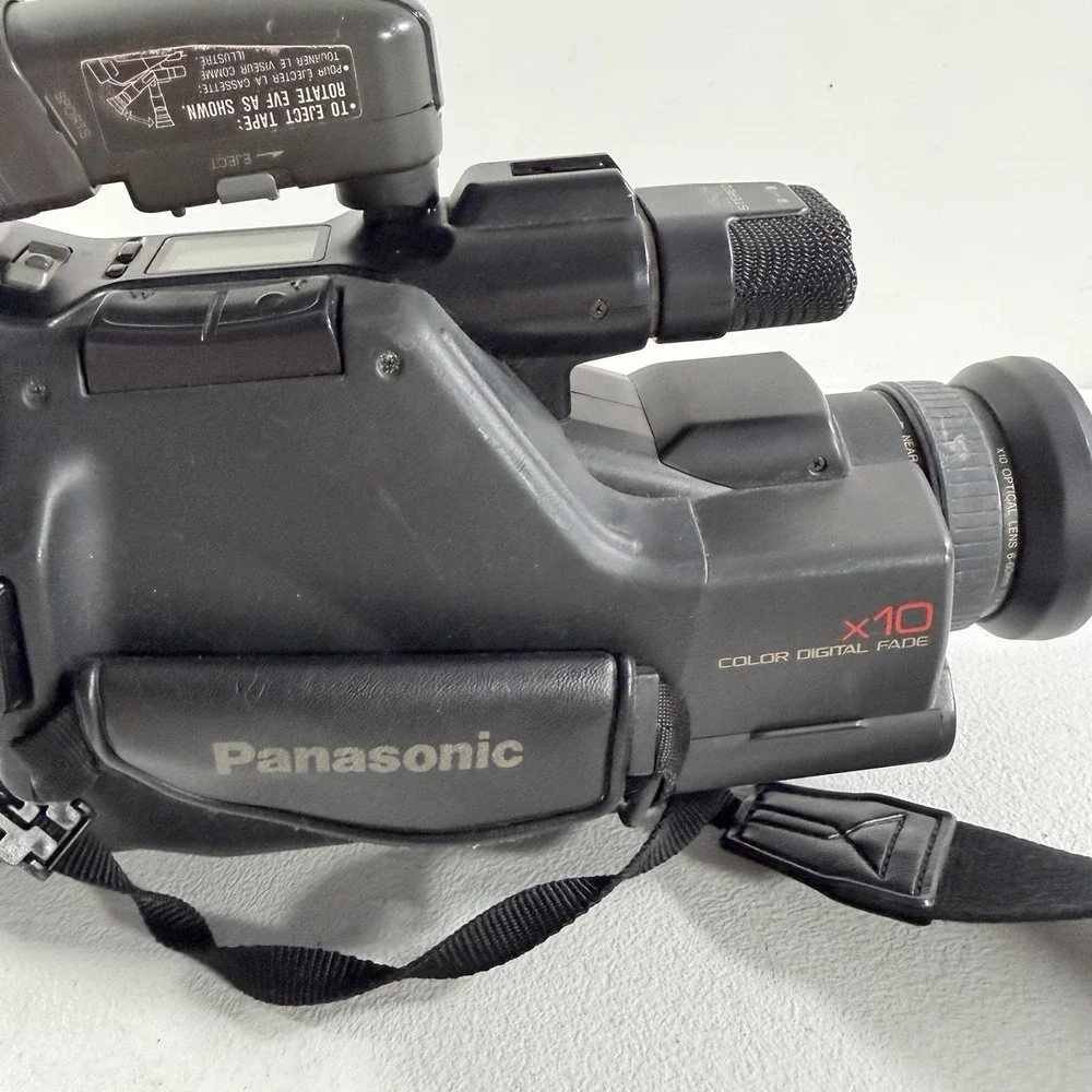 Panasonic PV-S372D OmniMovie Super S-VHS VHSC Camcorder Video Camera UNTESTED
